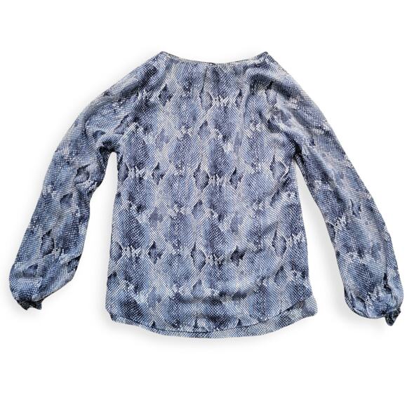 White House Black Market Snake Print Blue Tiered Tie Cuffs Blouse Women Sz 6 - Picture 9 of 13
